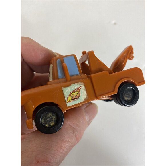 Disney Pixar Lot Of 2 Lightning McQueen Cars Diecast Tow Mater - Picture 13 of 13